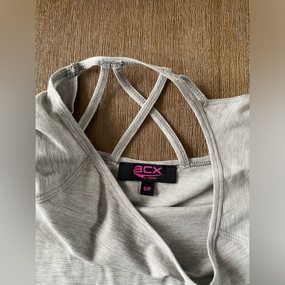 NWT Grey active long sleeve - Picture 3 of 6